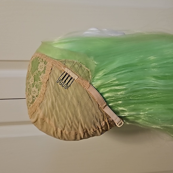 Fun lace front synthetic wig - Picture 6 of 8